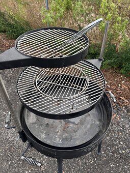 Gril Tenneker na dřěvěné uhlí - 3