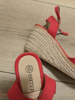 Dámské sandály na klínku vel. 37 - 3