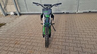 Dětská elektrická motorka pitbike MRM EcoPit 5000W 72V, kola - 3