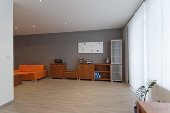 Prodám sestavu nábytku + 2ks psací stůl - 3