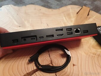 Lenovo universal thunderbolt 4 dock - 3