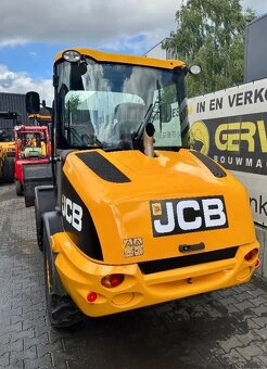 KLOUBOVÝ NAKLADAČ JCB 406 - 3