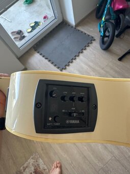 Elektroakustická kytara Yamaha APX500II - 3