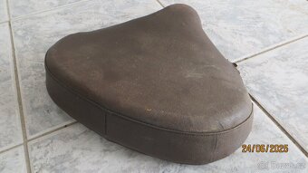 Sedlo pérák 1950 - 3