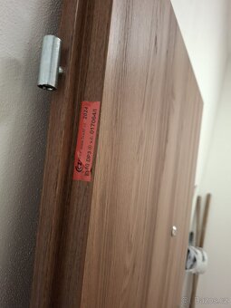 Vchodové protipožární dveře ERKADO EI30 – 80, pravé, dub - 3