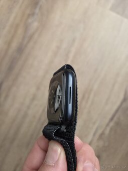 Apple Watch 7, černé 44 mm - 3