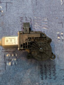 Motorky stahování okna Škoda fabia II - 3