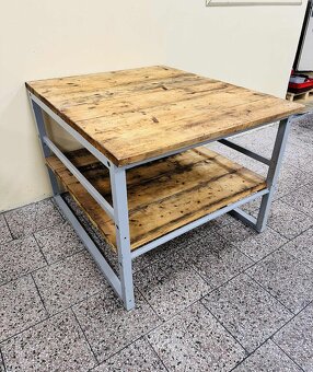 Pracovni stůl - 3