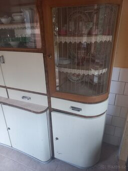 Dřevěný kredenc - 3