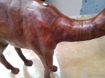 dve velke figurky-slon-velbloud - 3