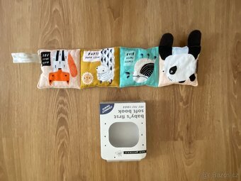 WEE gallery Měkká knížka Roly Poly Panda - 3