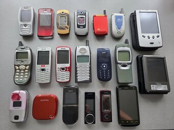 sbírka mobilních telefonů - konvolut - 3