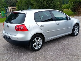 VW Golf 5 1.6i 75kw -málo najeto - 3