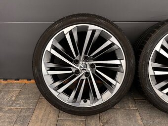Originál Škoda Superb 235/40 r19 - 3