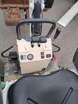 Minibagr Bobcat E10, 3x lžíce - 3