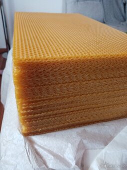 Mezistěny ze včelího vosku a vosk - 3