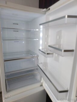 SAMSUNG Lednice 186cm,No Frost - 3