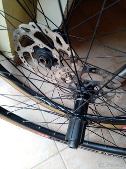 Gravel / Silniční kola Shimano na kotouče a pevné osy - 3