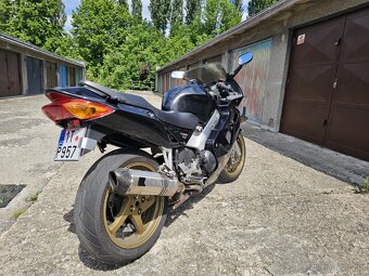 Honda VFR800 FI - 3