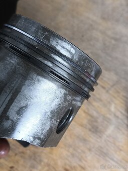 Prodám nepoužitou sadu - písty, válce a pístní kroužky - 3
