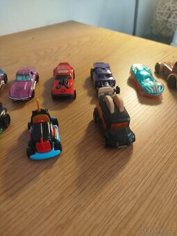 Hot wheels -9 autíček (včetně Star wars edice)-dobrý stav - 3