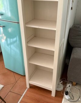 HEMNES VITRÍNA+ KNIHOVNA - 3