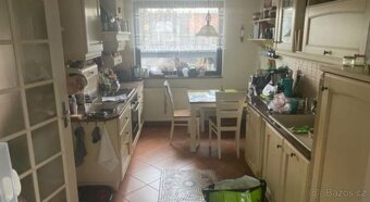 Venkovská krémová kuchyně se spotřebiči,4802 - 3