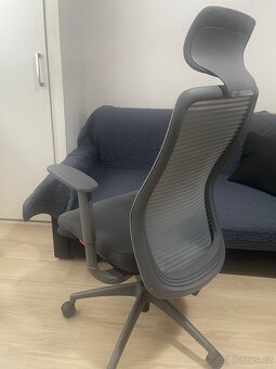 Ergonomická kancelářská židle s opěrkou hlavy – použitá - 3