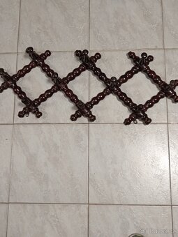 Starožitná křesla, věšák a kořenky - 3