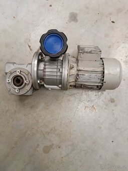 Elektromotor s variátorem a převodovkou 4-18ot/min - 3