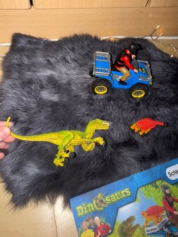 Schleich dino útěk před velociraptorem na čtyřkolce - 3