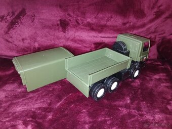 Traktor se lžící + Tatra T148 - 3