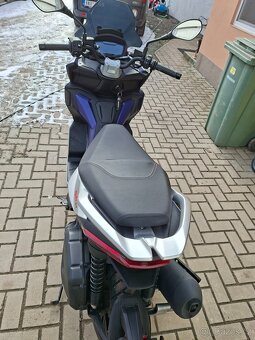 Aprilia SR GT 125 - - 3