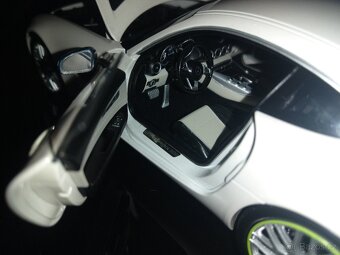 Predam Mercedes AMG Gt 1:18 - 3
