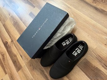 Tommy Hilfiger - 3