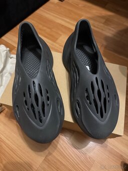 Yeezy Foam RNNR Carbon vel. 44,5 - 3