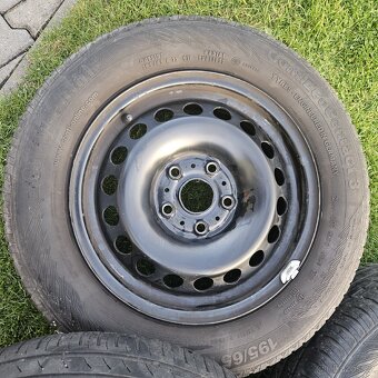 Plechové disky 15" 5x112 se staršími letními pneu 195/65R15 - 3