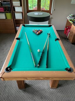 Kožená sedačka, křesla a billiard - 3