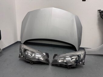 Opel Astra J přední část vozidla kapota blatníky světla - 3
