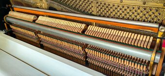 Bílé piano - 3