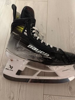 HOKEJOVÉ BRUSLE BAUER HYPERLITE 2 VEĽKOSŤ 6 fit1 - 3