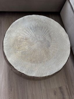 stylový kovový konferenční stolek – ručně tepaný design - 3