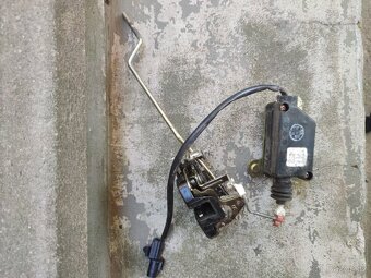 Kia Sportage I zámky dveří - 3