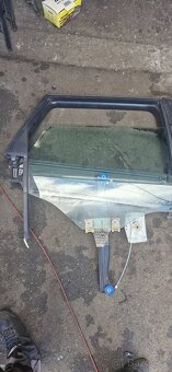 Prave predni prave zadni okno prava stahovacka audi a3 8P - 3