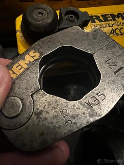 Rems Powerpress ACC s čelistmi V na měď nerezovou ocel - 3