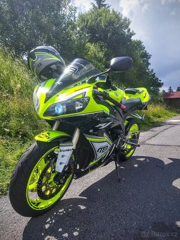 Yamaha YZF R1 - 3