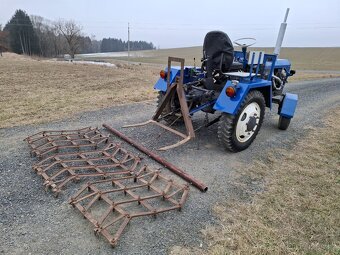 Traktor domácí výroby s příslušenstvím - 3