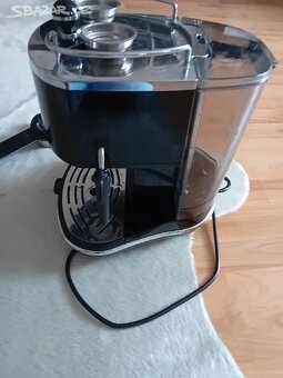 černý pákový kávovar De'Longhi Icona - 3