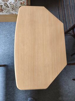 Stolek s policemi - 3