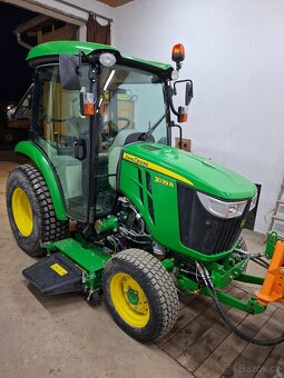 Traktor John Deere 3039R - 3